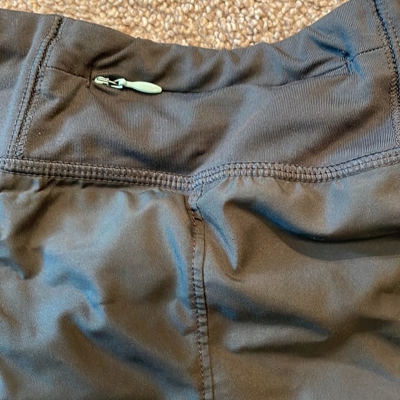 Mountain hardwear running shorts - Picture 4 of 4